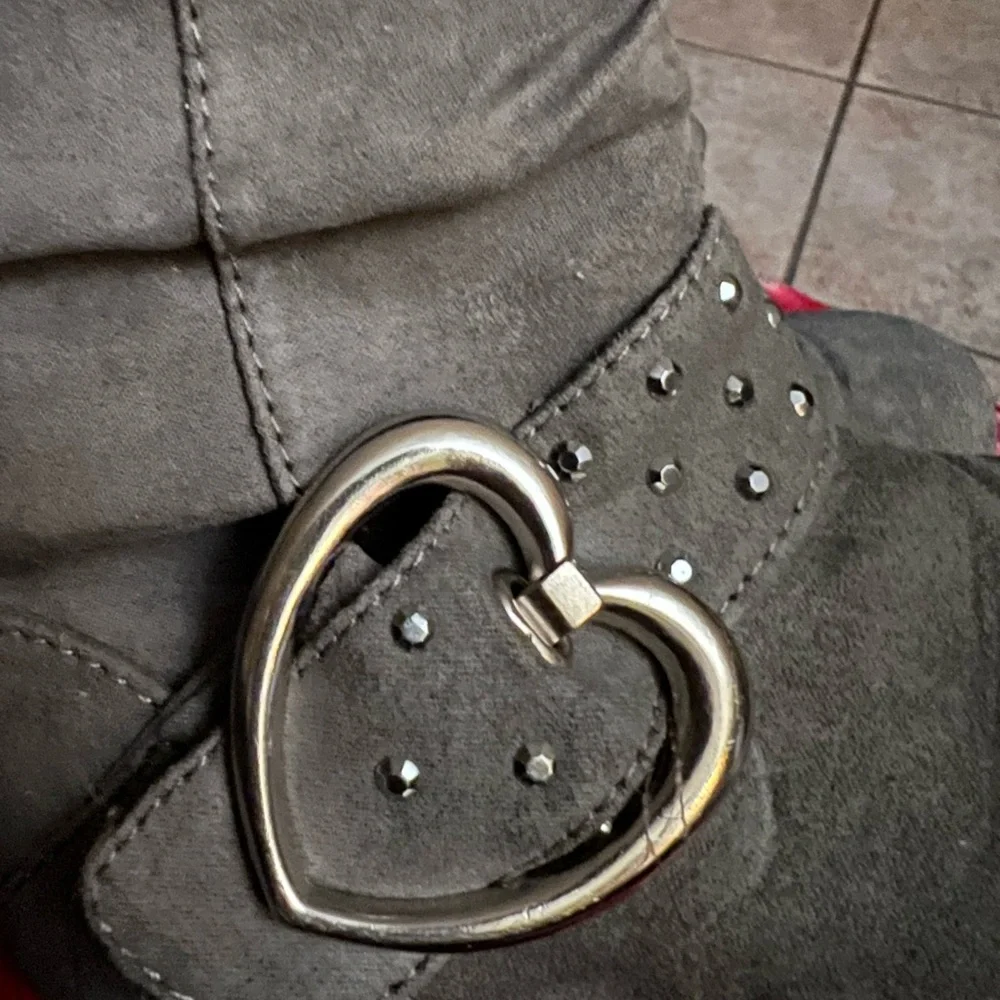Boots size 6